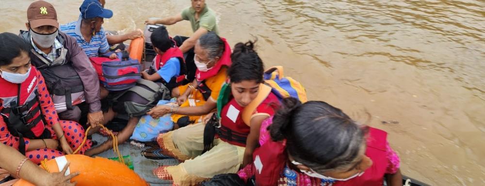 The Weekend Leader - Navys rescue ops in flood-hit Maha, Karnataka & Goa